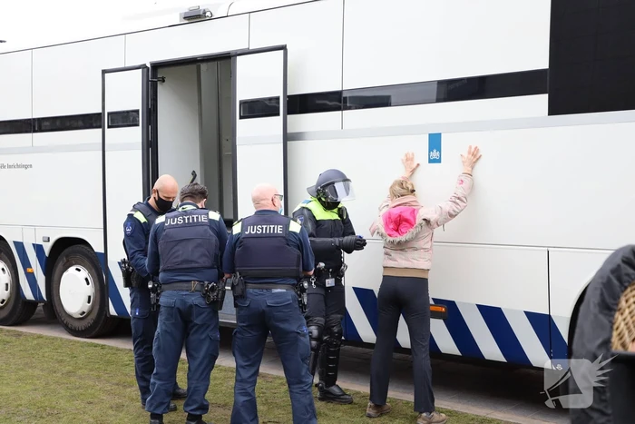 Opnieuw verzamelen demonstranten zich op het Museumplein
