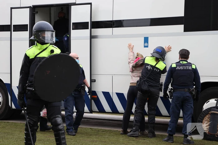Opnieuw verzamelen demonstranten zich op het Museumplein