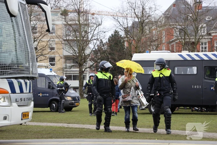 Opnieuw verzamelen demonstranten zich op het Museumplein