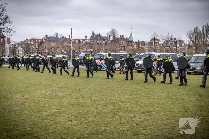 Opnieuw verzamelen demonstranten zich op het Museumplein