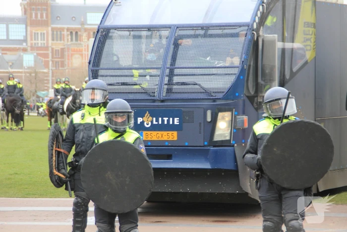 Opnieuw verzamelen demonstranten zich op het Museumplein