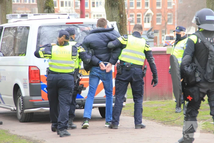 Opnieuw verzamelen demonstranten zich op het Museumplein