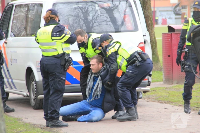 Opnieuw verzamelen demonstranten zich op het Museumplein