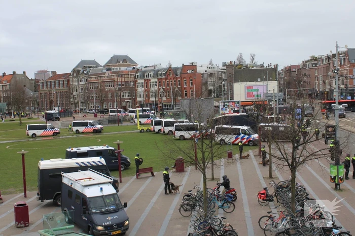 Opnieuw verzamelen demonstranten zich op het Museumplein