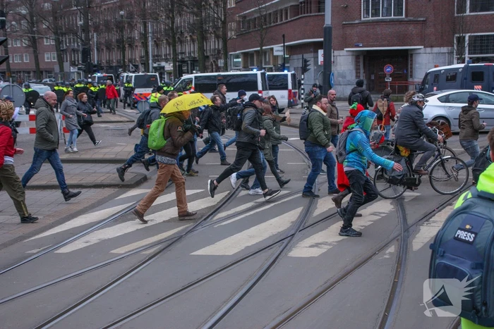 Opnieuw verzamelen demonstranten zich op het Museumplein