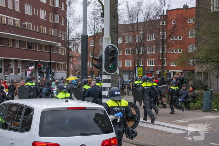 Opnieuw verzamelen demonstranten zich op het Museumplein