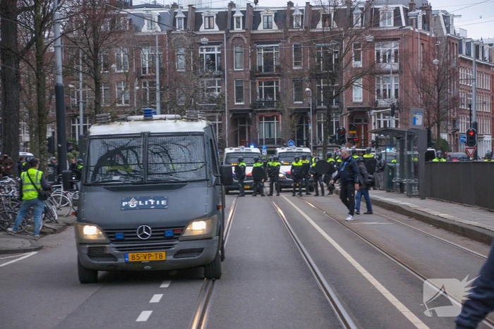 Opnieuw verzamelen demonstranten zich op het Museumplein