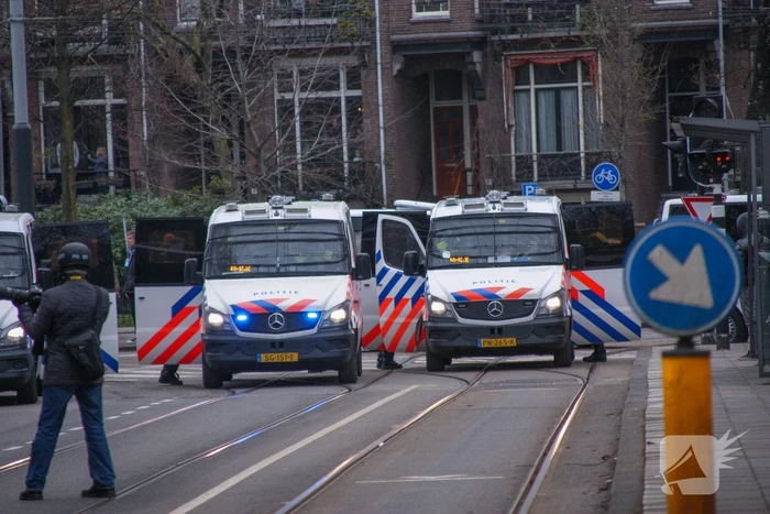 Opnieuw verzamelen demonstranten zich op het Museumplein