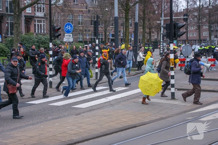 Opnieuw verzamelen demonstranten zich op het Museumplein