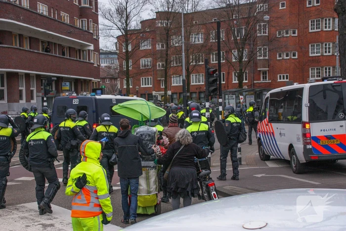 Opnieuw verzamelen demonstranten zich op het Museumplein