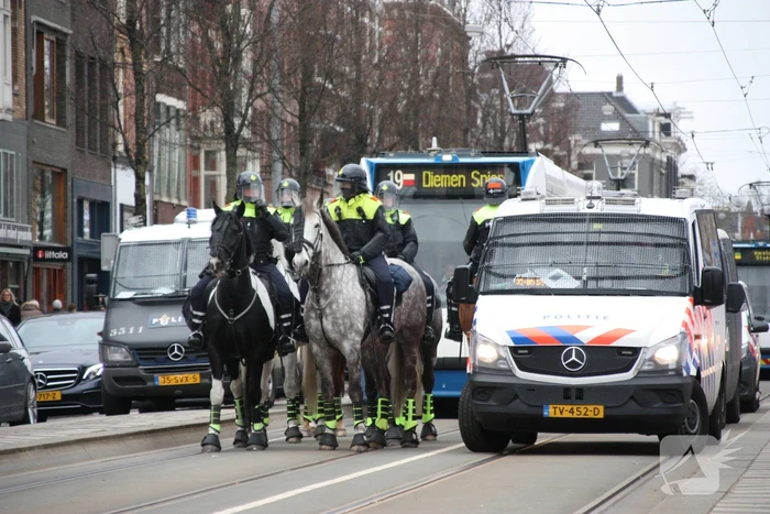 Opnieuw verzamelen demonstranten zich op het Museumplein