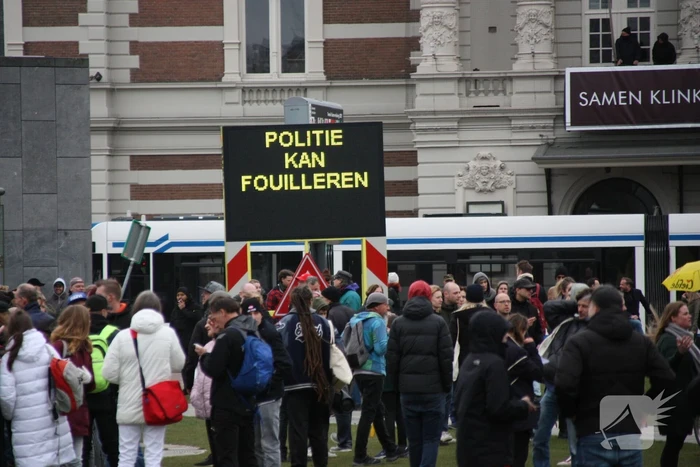 Opnieuw verzamelen demonstranten zich op het Museumplein