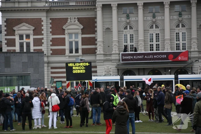 Opnieuw verzamelen demonstranten zich op het Museumplein
