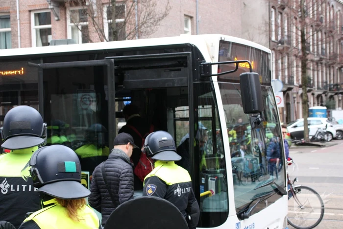 Opnieuw verzamelen demonstranten zich op het Museumplein