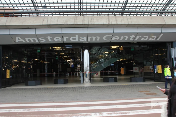 Centraal station ontruimd na aantreffen verdacht pakket