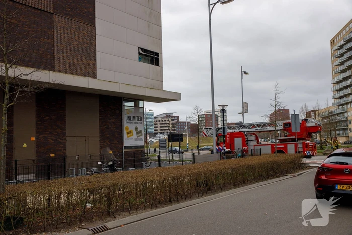 Gevelplaten Pathé-bioscoop losgewaaid