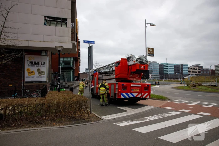 Gevelplaten Pathé-bioscoop losgewaaid