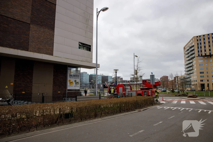 Gevelplaten Pathé-bioscoop losgewaaid