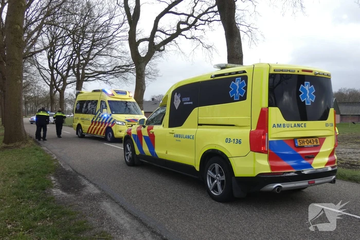 Persoon gewond bij botsing met boom