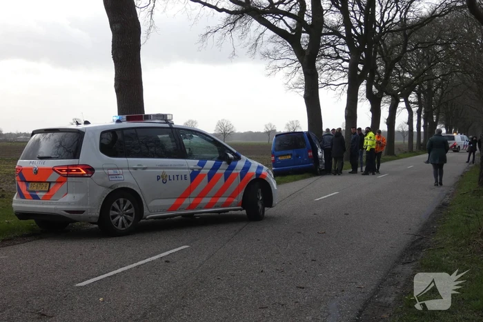 Persoon gewond bij botsing met boom