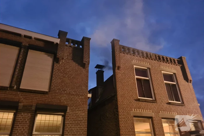 Veel rook door schoorsteenbrand