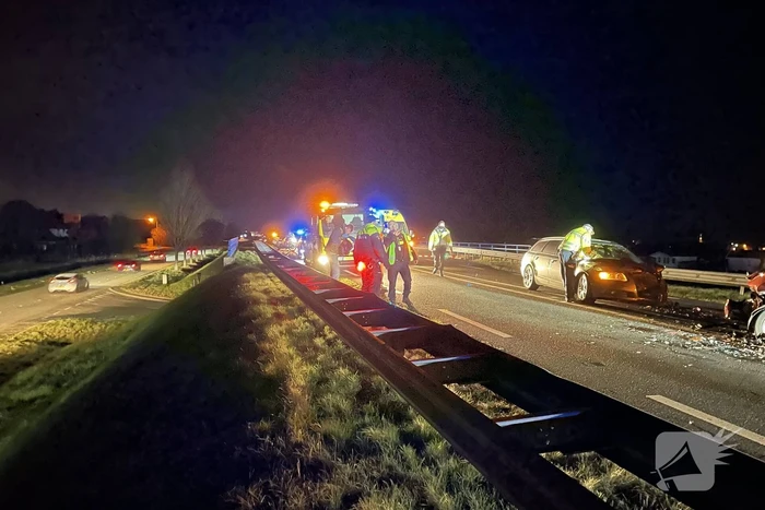 Persoon gewond bij frontale botsing