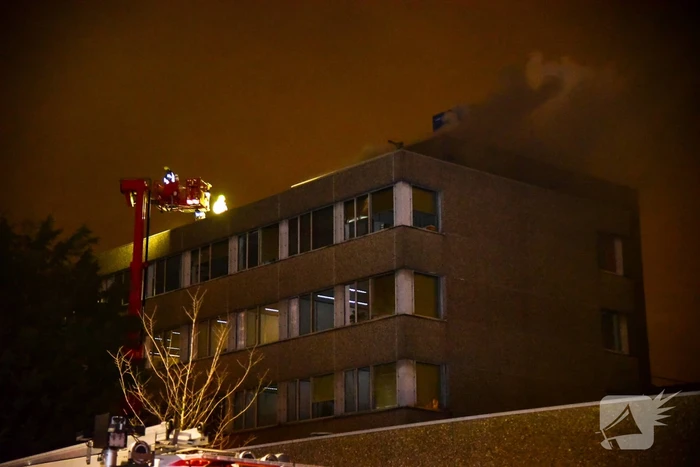 Veel rookontwikkeling bij brand in kantoorpand