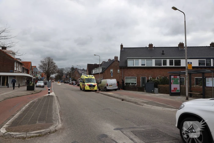 Fietsster gewond door botsing tegen portier
