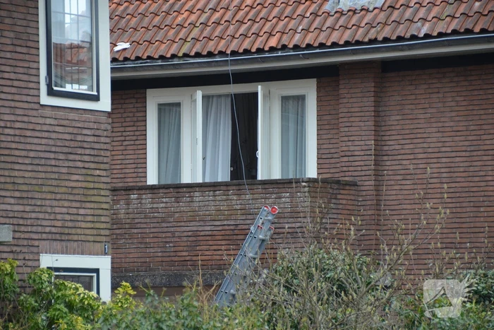 Man valt van dak en raakt gewond