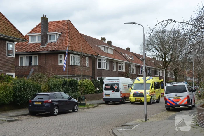 Man valt van dak en raakt gewond