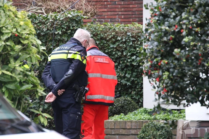 Man valt van dak en raakt gewond