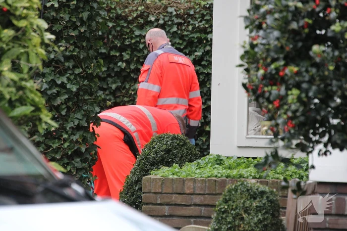 Man valt van dak en raakt gewond