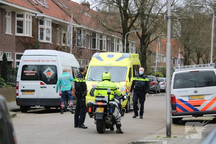 Man valt van dak en raakt gewond