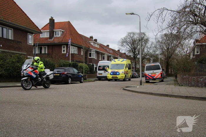 Man valt van dak en raakt gewond