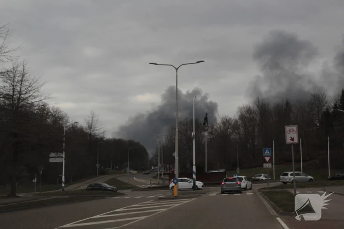 Grote uitslaande brand in loods