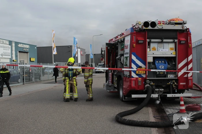 Grote uitslaande brand in loods