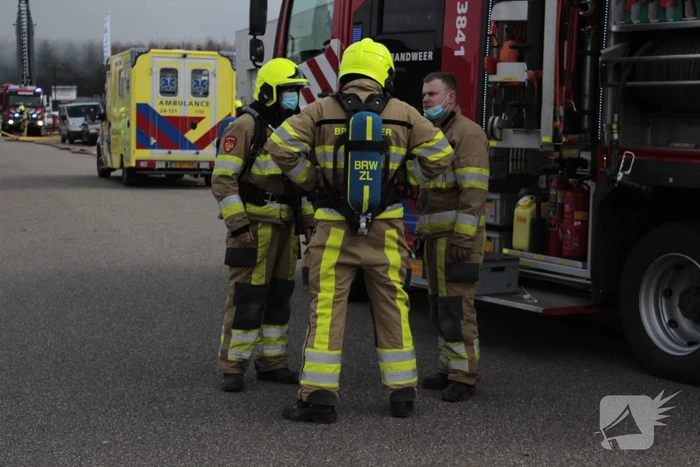 Grote uitslaande brand in loods