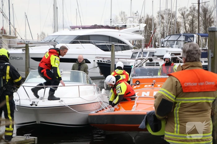 Speedboot naar de kant gebracht na problemen