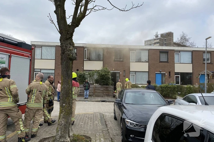 Veel rook bij brand in slaapkamer