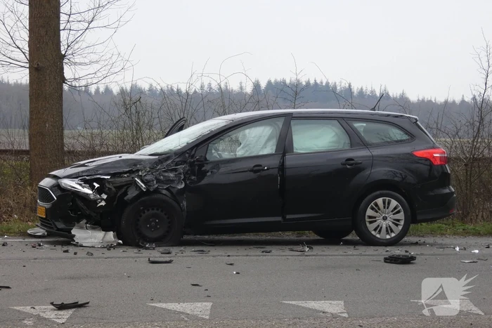 Motorrijder gewond bij botsing met auto