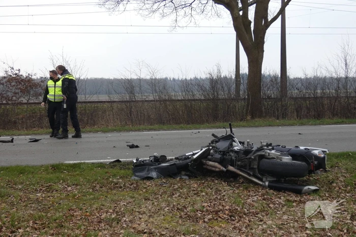 Motorrijder gewond bij botsing met auto