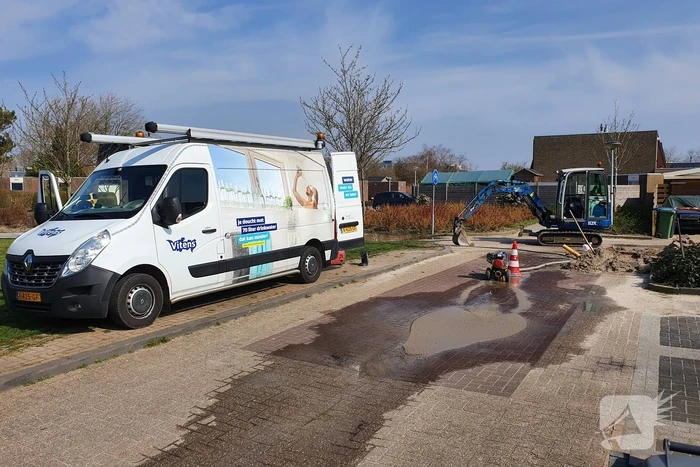 Waterleiding geraakt bij graafwerkzaamheden