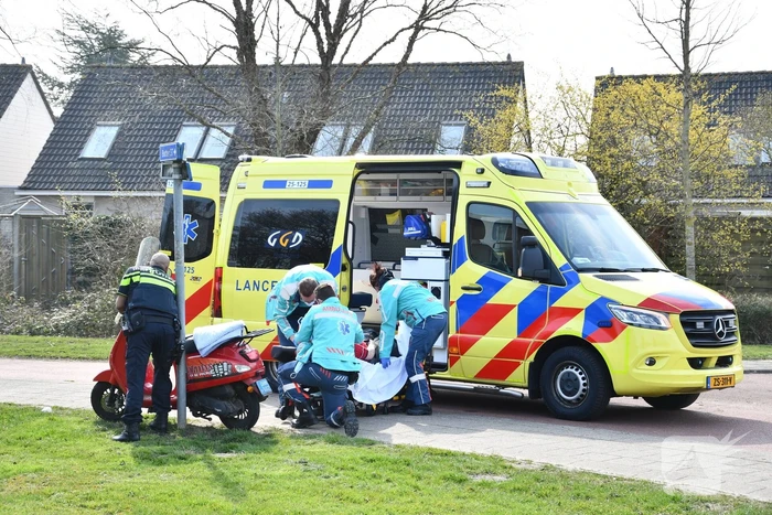 Scooterrijder gaat onderuit en raakt gewond