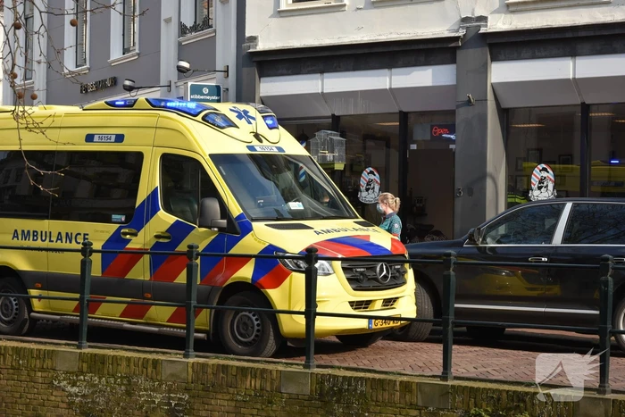 Persoon gewond bij steekpartij in winkelstraat