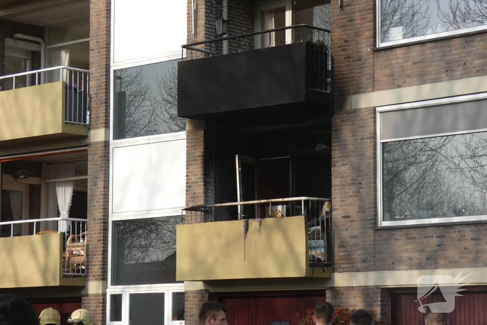 Flatwoning zwaar beschadigd door brand