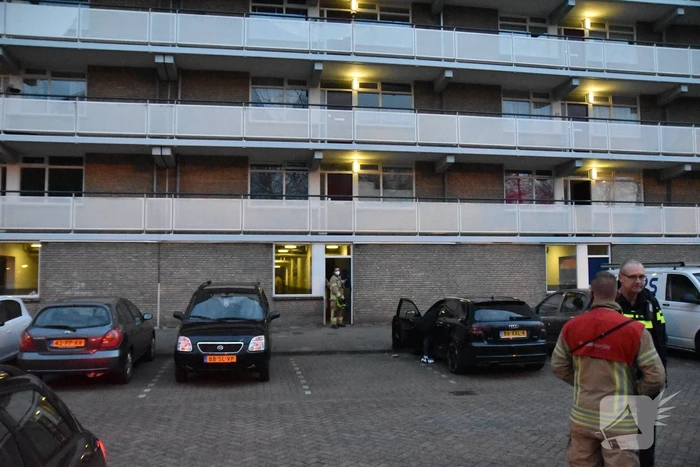 Brandweer doet onderzoek naar lachgasflessen