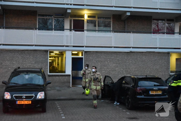 Brandweer doet onderzoek naar lachgasflessen
