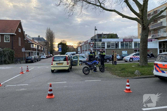 Ongeval tussen schakelbrommer en personenauto