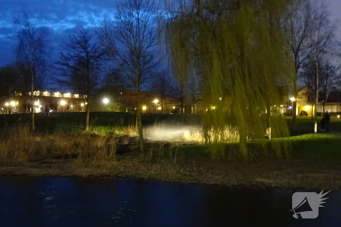 Stuk riet in brand gestoken