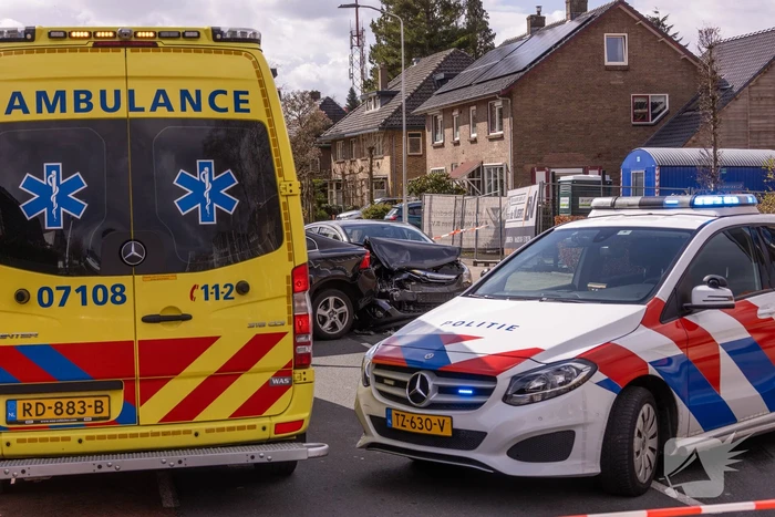 Gewonde en ravage door verkeersongeval